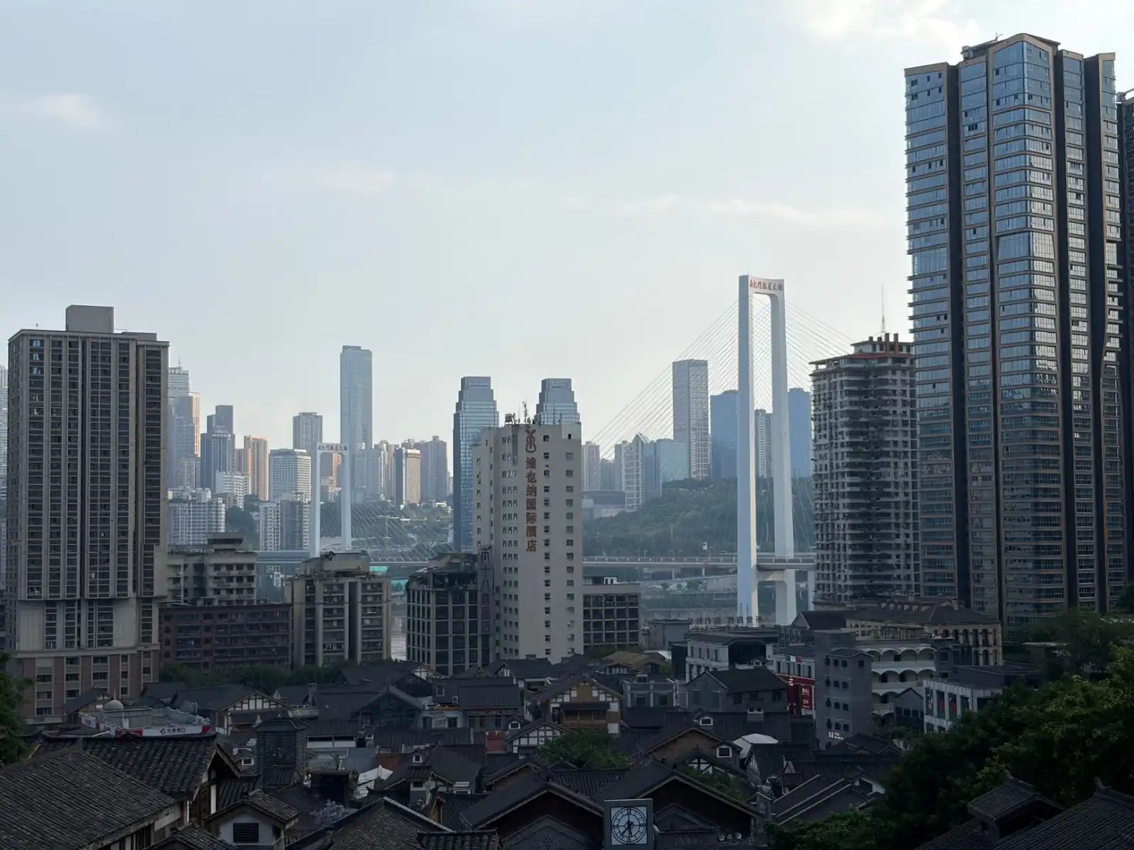 实业投资与产业运营协同策略：湖南战信龙腾企业孵化实践